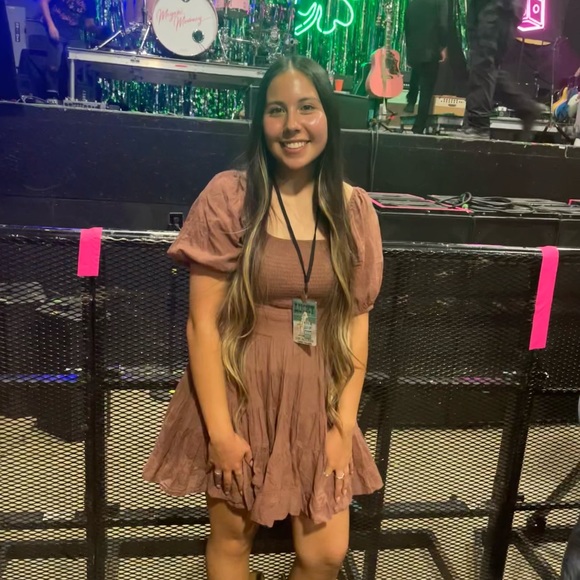 Meet your Posher, Mya - Picture 2 of 2